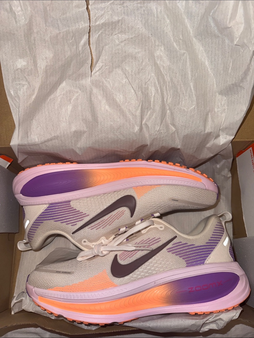 Nike Women's ZoomX Vomero 18 - Picture 2 of 5